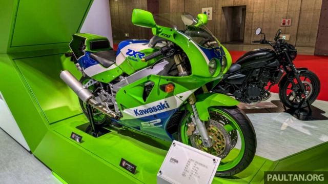 Cận cảnh kawasaki ninja zx-10r và zx-4rr 2024 phiên bản kỷ niệm 40 năm