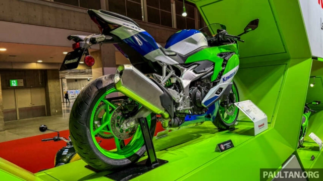 Cận cảnh kawasaki ninja zx-10r và zx-4rr 2024 phiên bản kỷ niệm 40 năm