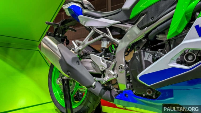 Cận cảnh kawasaki ninja zx-10r và zx-4rr 2024 phiên bản kỷ niệm 40 năm