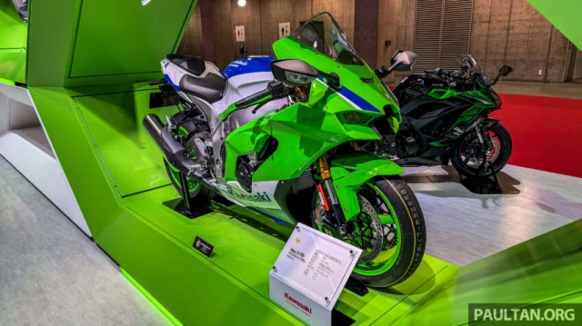 Cận cảnh kawasaki ninja zx-10r và zx-4rr 2024 phiên bản kỷ niệm 40 năm