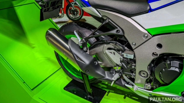 Cận cảnh kawasaki ninja zx-10r và zx-4rr 2024 phiên bản kỷ niệm 40 năm