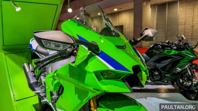 Cận cảnh kawasaki ninja zx-10r và zx-4rr 2024 phiên bản kỷ niệm 40 năm