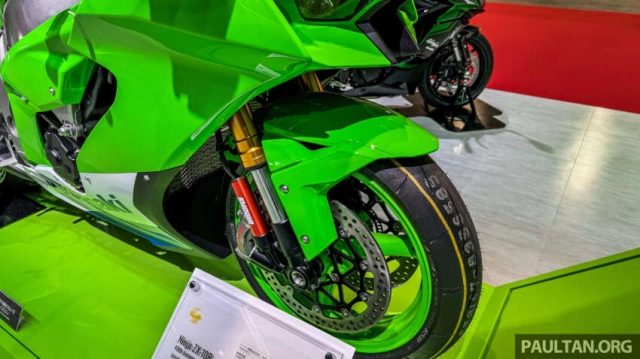 Cận cảnh kawasaki ninja zx-10r và zx-4rr 2024 phiên bản kỷ niệm 40 năm