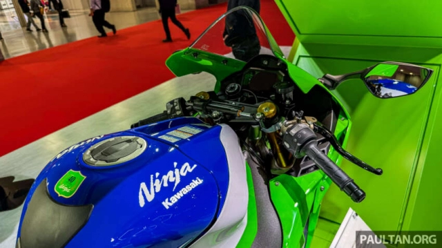 Cận cảnh kawasaki ninja zx-10r và zx-4rr 2024 phiên bản kỷ niệm 40 năm