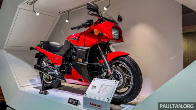 Cận cảnh kawasaki ninja zx-10r và zx-4rr 2024 phiên bản kỷ niệm 40 năm