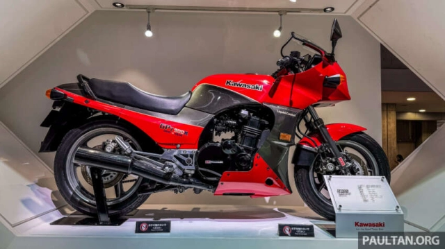 Cận cảnh kawasaki ninja zx-10r và zx-4rr 2024 phiên bản kỷ niệm 40 năm