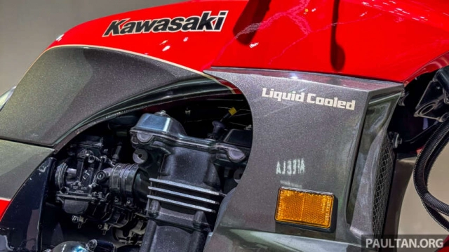 Cận cảnh kawasaki ninja zx-10r và zx-4rr 2024 phiên bản kỷ niệm 40 năm