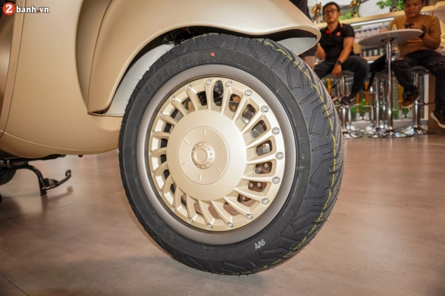 Cận cảnh vespa 946 dragon chiếc thứ 2 tại thị trường việt nam trị giá tiền tỉ