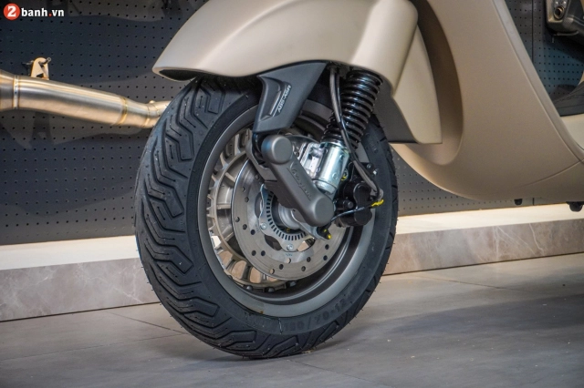 Cận cảnh vespa 946 dragon chiếc thứ 2 tại thị trường việt nam trị giá tiền tỉ
