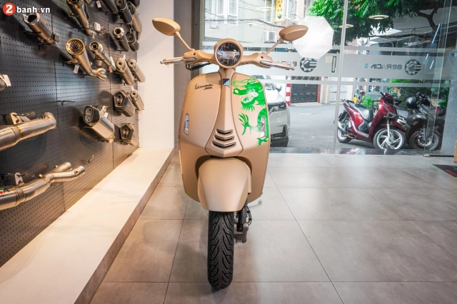 Cận cảnh vespa 946 dragon chiếc thứ 2 tại thị trường việt nam trị giá tiền tỉ