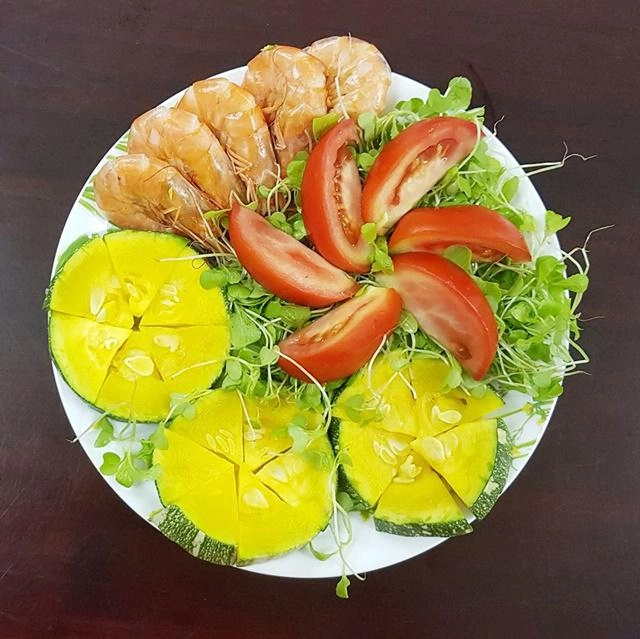 Cao 1m72 mẹ đơn thân chọn thực đơn kiểu không giống ai ăn vào xuống ầm ầm 5kg