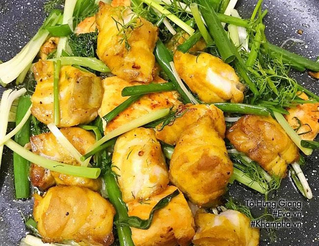 Chả cá hà nội thơm lừng chồng gật gù khen ngon con ăn thun thút