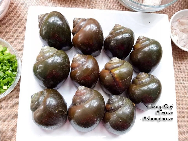 Chả ốc bươu cuốn mỡ chài lạ miệng đậm đà khó quên