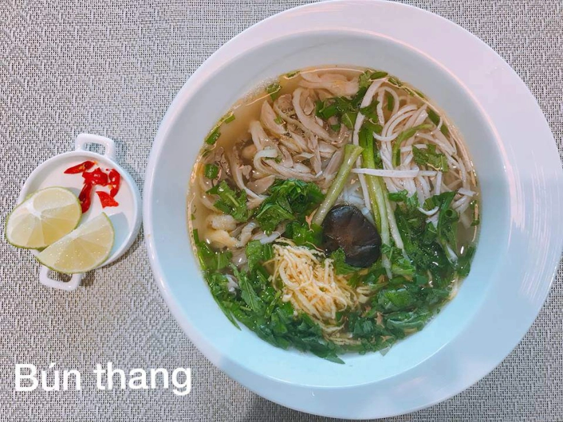 Chăm 3 con nhưng vợ đảm sáng nào cũng vào bếp nấu gì cũng ngon khiến chồng quên hàng quán