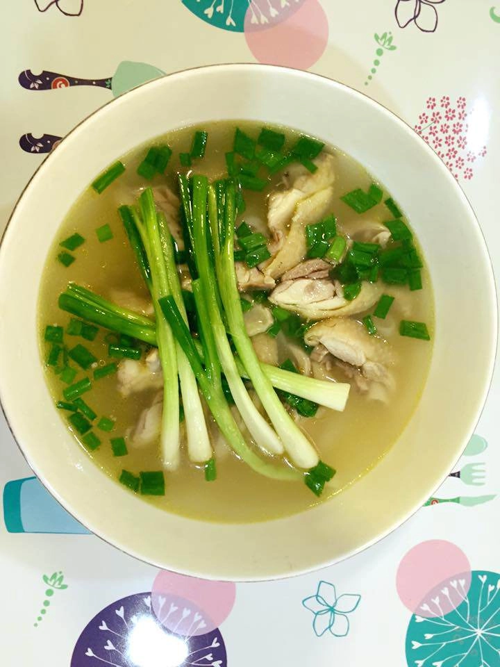 Chăm 3 con nhưng vợ đảm sáng nào cũng vào bếp nấu gì cũng ngon khiến chồng quên hàng quán