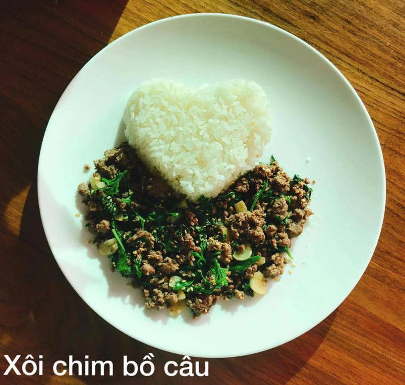 Chăm 3 con nhưng vợ đảm sáng nào cũng vào bếp nấu gì cũng ngon khiến chồng quên hàng quán