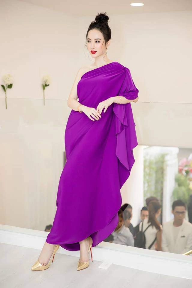 Chán chê váy áo sang chảnh angela phương trinh hóa hộp quà di động xinh đẹp