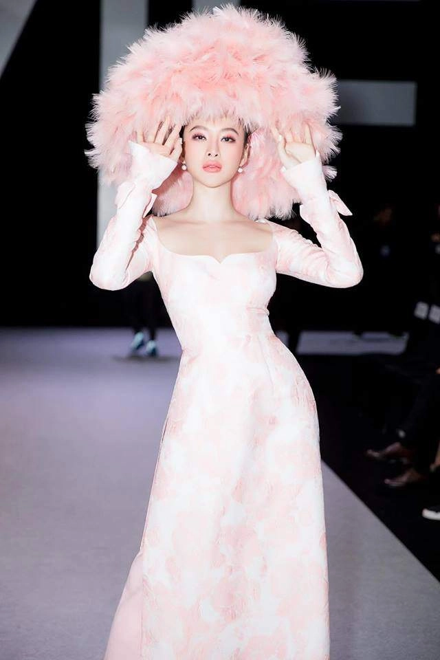Chán chê váy áo sang chảnh angela phương trinh hóa hộp quà di động xinh đẹp