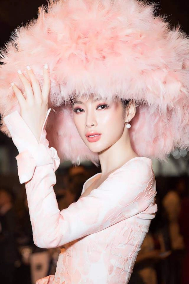 Chán chê váy áo sang chảnh angela phương trinh hóa hộp quà di động xinh đẹp