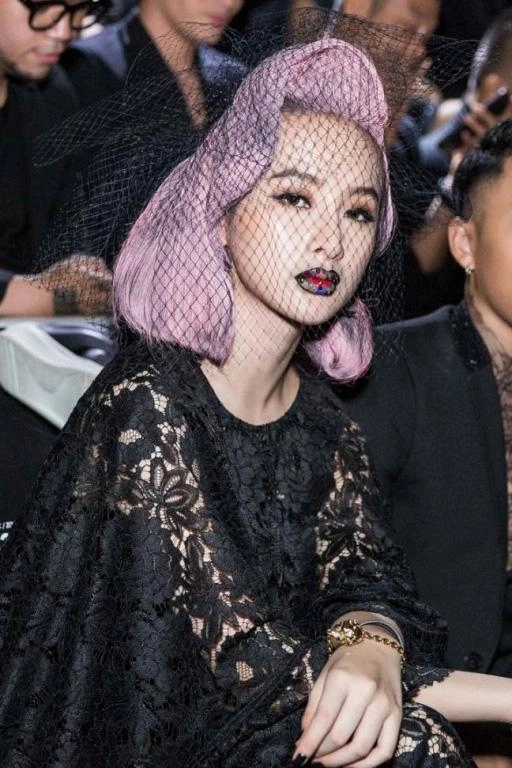 Chán chê váy áo sang chảnh angela phương trinh hóa hộp quà di động xinh đẹp