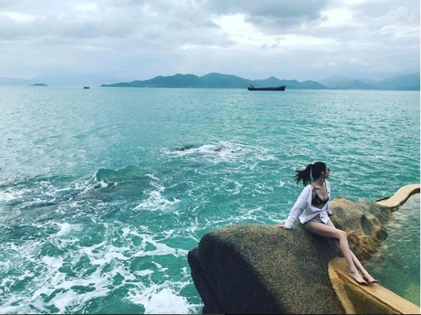 Chân dài victorias secret âm thầm lặng lẽ khoe street style tại nha trang