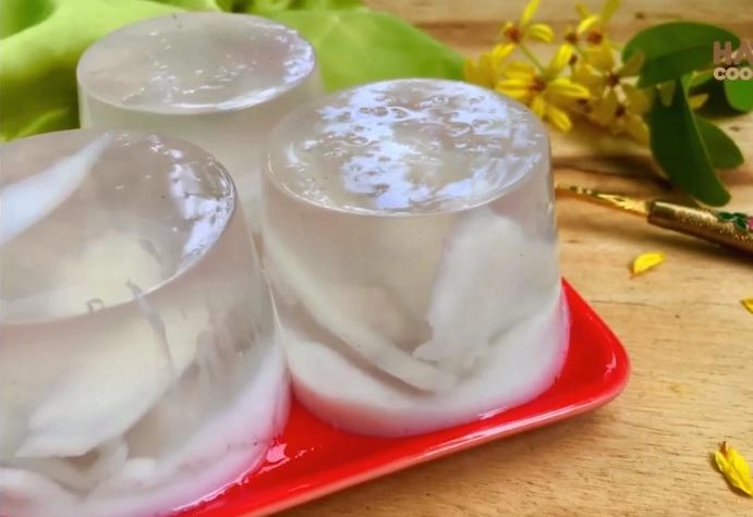 Chẳng cần ra hàng tại nhà cũng làm được thạch dừa xiêm ngon mát mềm tan trong miệng