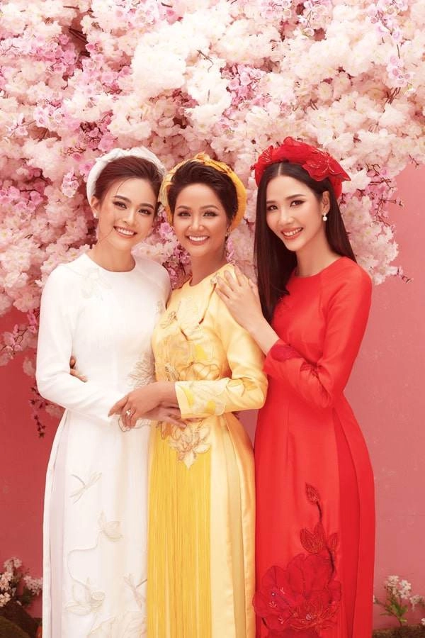 Chẳng phải đổi kiểu tóc xoành xoạch hhen niê đánh bại mọi mỹ nhân trong cùng khung hình nhờ