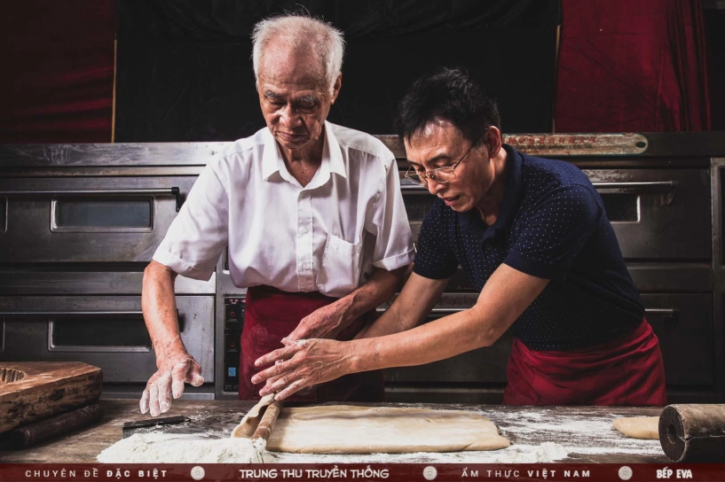 chất liệu bí ẩn trong chiếc bánh trung thu của gia tộc hơn 100 năm giữ hương vị truyền thống