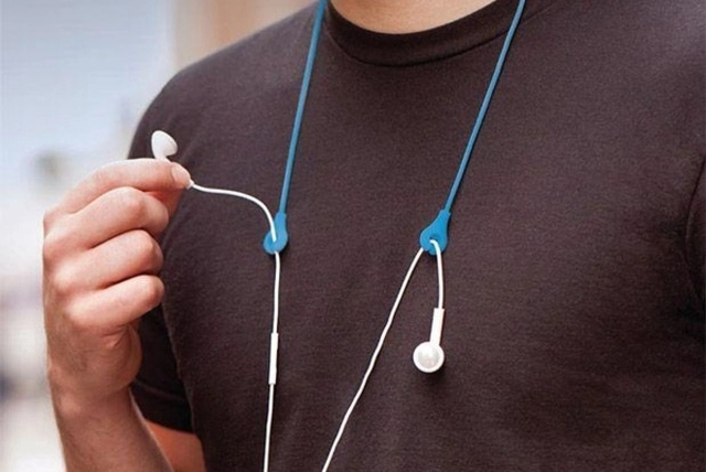 Chạy xe đi phượt và nghe nhạc để chống buồn ngủ liệu có thật sự an toàn