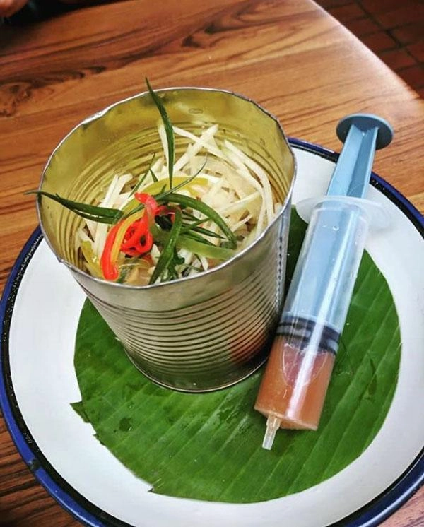 Chết cười với 20 cách trang trí đồ ăn câu khách bá đạo của các nhà hàng