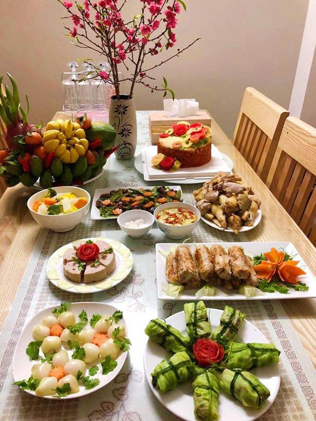 Chị em chia sẻ mâm cỗ cúng ông táo ngập tràn mạng xã hội