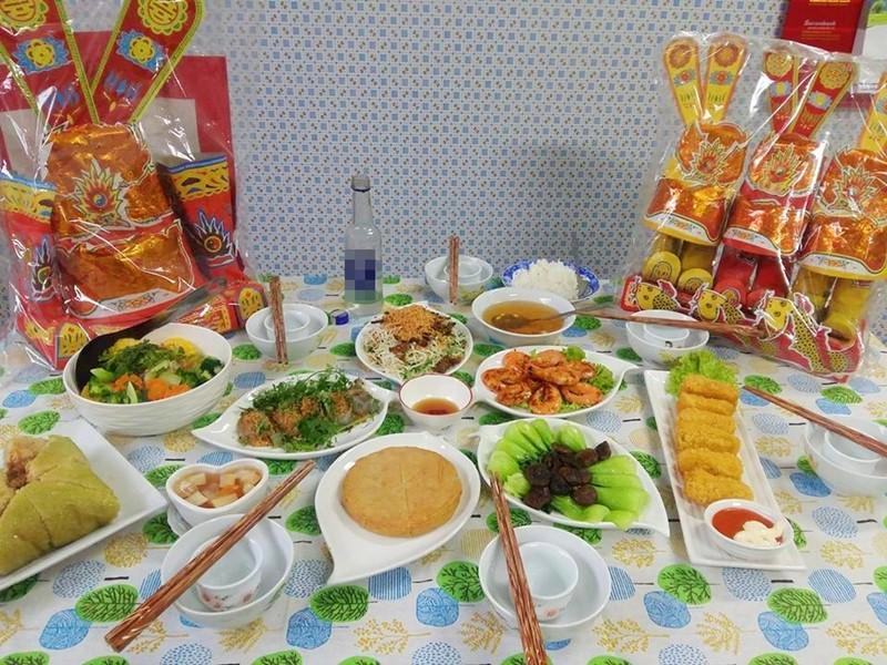 Chị em chia sẻ mâm cỗ cúng ông táo ngập tràn mạng xã hội