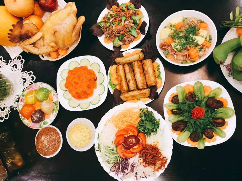 Chị em chia sẻ mâm cỗ cúng ông táo ngập tràn mạng xã hội
