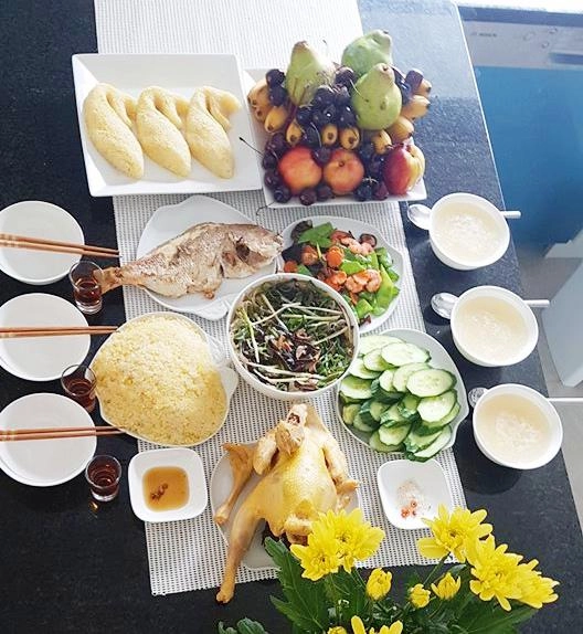 Chị em chia sẻ mâm cỗ cúng ông táo ngập tràn mạng xã hội