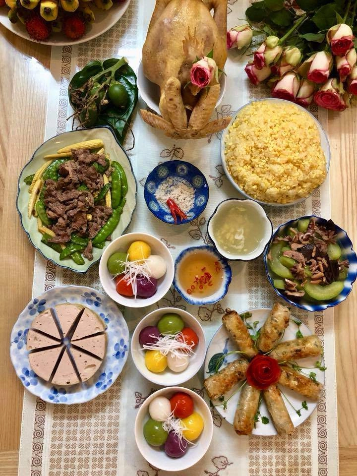 Chị em chia sẻ mâm cỗ cúng rằm tháng 7 xôn xao mạng xã hội