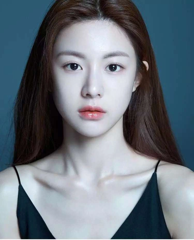 Chỉ thay đổi một điểm trên gương mặt 2 đệ nhất mỹ nhân vtv xuống sắc khó tin