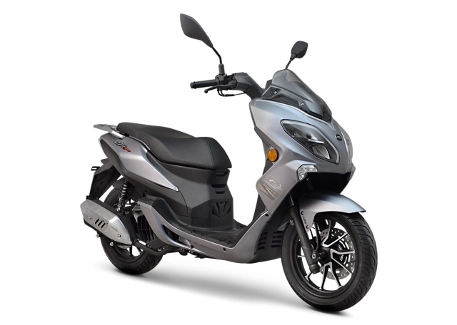 Chi tiết qj motor ctr 125 hội tụ vô số trang bị đáng đồng tiền bát gạo so với giá bán