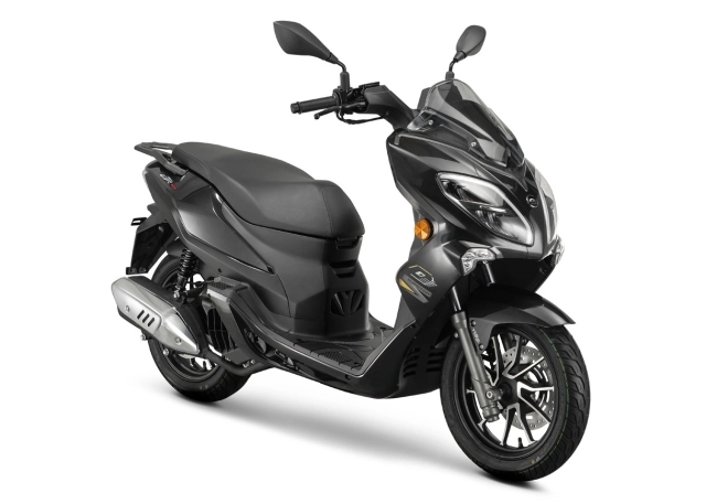 Chi tiết qj motor ctr 125 hội tụ vô số trang bị đáng đồng tiền bát gạo so với giá bán