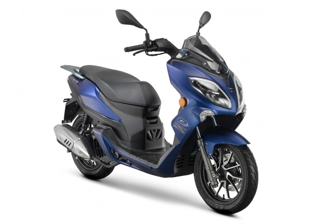 Chi tiết qj motor ctr 125 hội tụ vô số trang bị đáng đồng tiền bát gạo so với giá bán