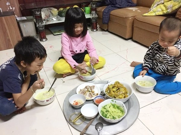 Chia sẻ món bún móng giò tự tay nấu ông bố 4 con được chị em hết lời khen ngợi