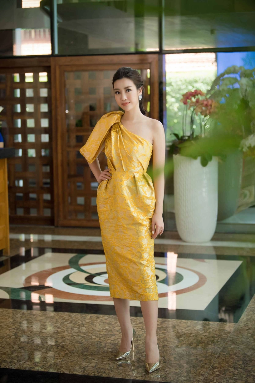 Chiếc váy rồng vàng giúp đỗ mỹ linh tỏa sáng tại sơ khảo hoa hậu việt nam 2018