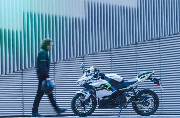 Chiếc xe điện đầu tiên của kawasaki ninja e-1 đã có giá bán chính thức