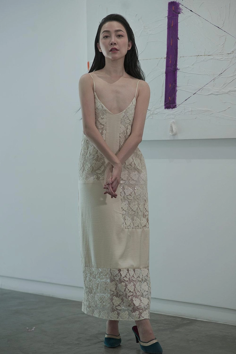 chim công làng múa linh nga thanh lịch với loạt váy ngủ tinh tế và thơ mộng