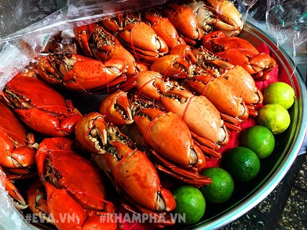 Choáng váng cảnh chen lấn giành giật mua mâm cua dì ba ở sài gòn 10 phút bán 30kg