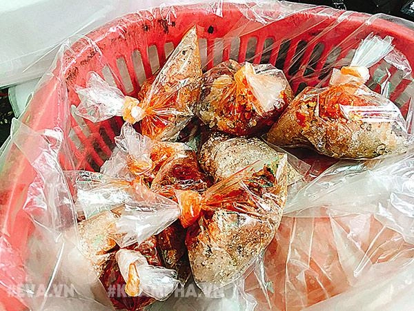 Choáng váng cảnh chen lấn giành giật mua mâm cua dì ba ở sài gòn 10 phút bán 30kg