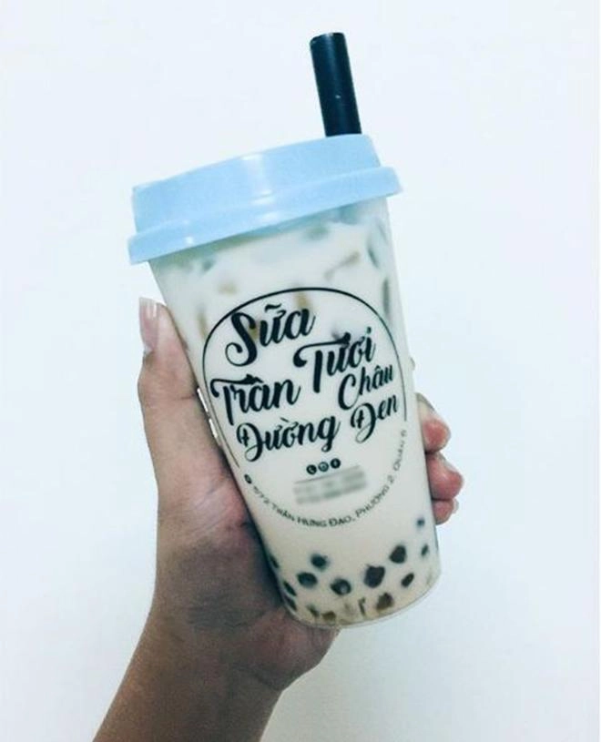 Choáng với cảnh xếp hàng dài mua sữa tươi trân châu đường đen 3 giờ bán hết gần nghìn ly
