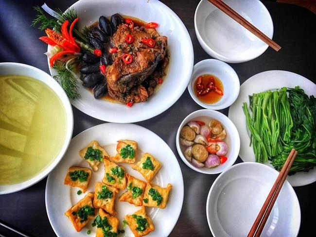 Chồng con ăn chay vợ ăn mặn nữ giảng viên vẫn nấu được những bữa cơm chiều lòng cả nhà