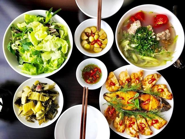 Chồng con ăn chay vợ ăn mặn nữ giảng viên vẫn nấu được những bữa cơm chiều lòng cả nhà