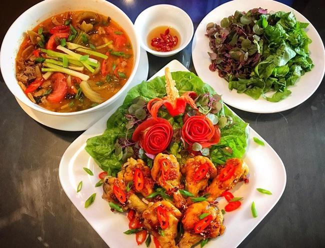 Chồng con ăn chay vợ ăn mặn nữ giảng viên vẫn nấu được những bữa cơm chiều lòng cả nhà