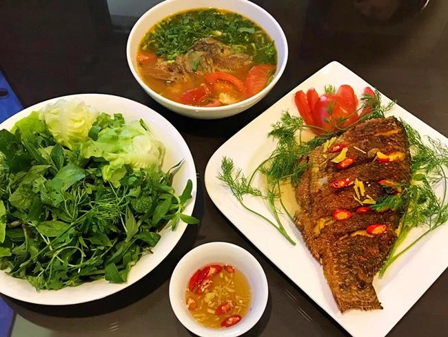 Chồng con ăn chay vợ ăn mặn nữ giảng viên vẫn nấu được những bữa cơm chiều lòng cả nhà